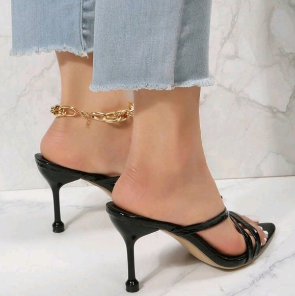 Criss cross heels - Picture 2 of 2